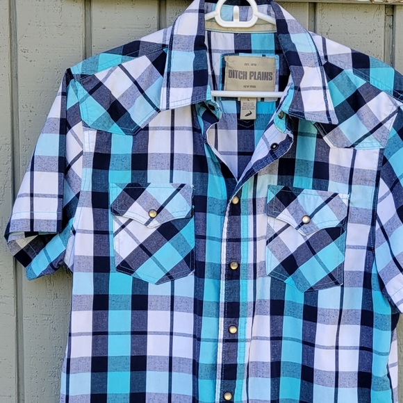 Men's Short-sleeve Button-Up - Picture 3 of 4